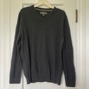 New Eddie Bauer men’s v-neck dress sweater size medium